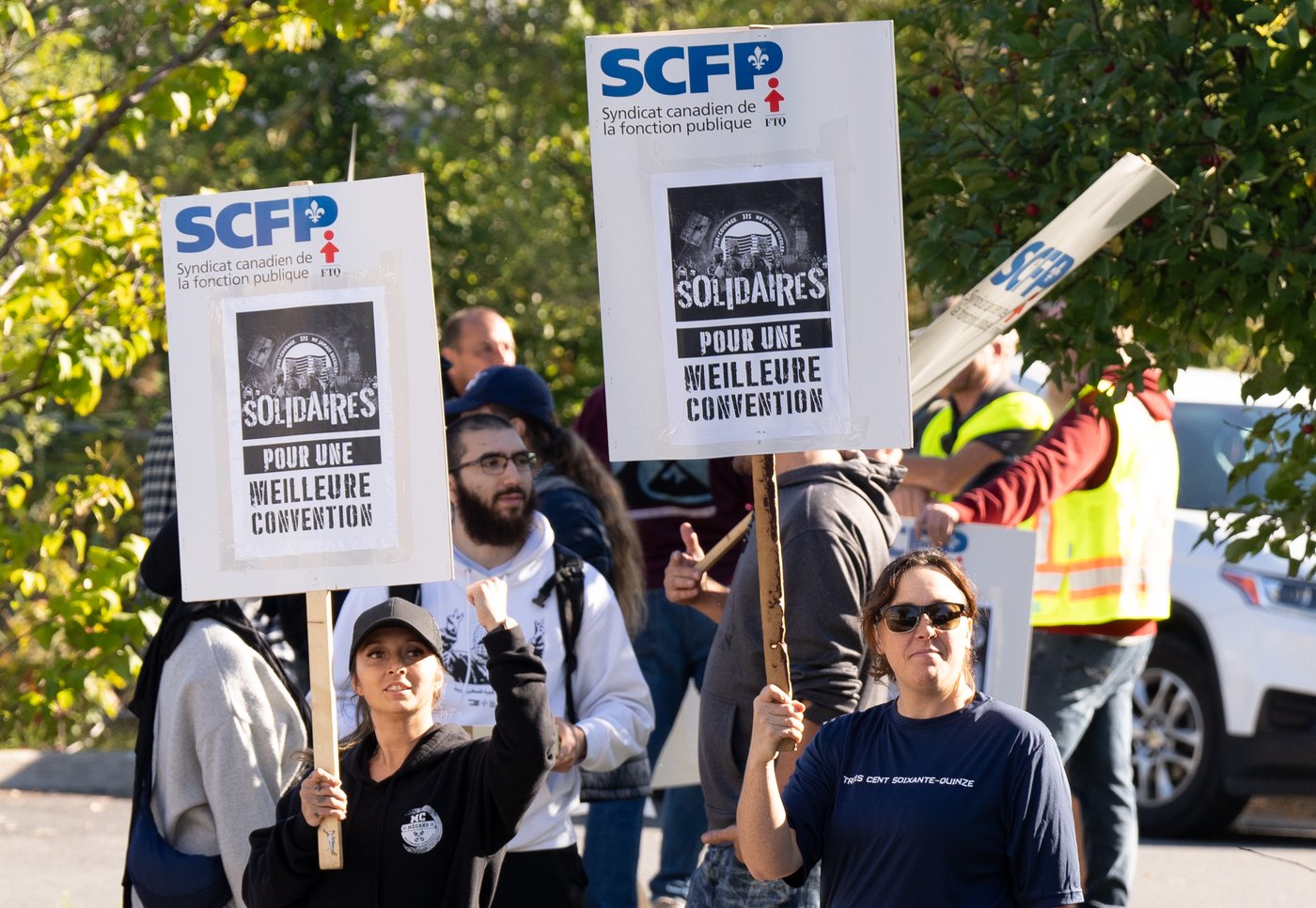 Port of Montreal workers walk a picket line outside the Maisonneuve Termont terminal in Montreal on Sept. 30, 2024