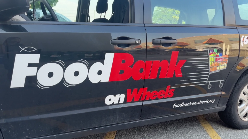 Food Bank on Wheels -- a team of volunteers that brings hampers to single-parent families -- will soon partner with delivery giant Amazon.